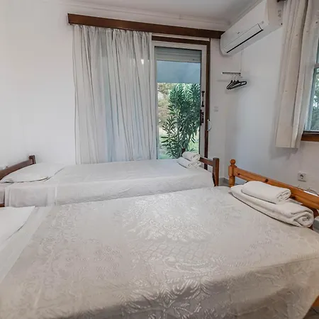 Hara Kiotari * Γεννάδι