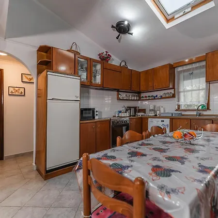 Hara Kiotari * Γεννάδι